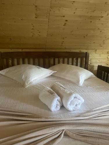 two towels on a bed with two pillows at Riza Guest House in Pukë
