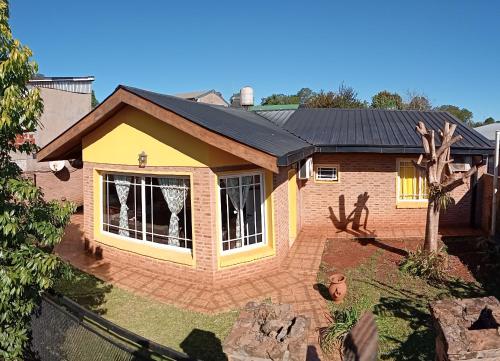 a house with a large window in a yard at Hospedaje Las Canelas in Wanda