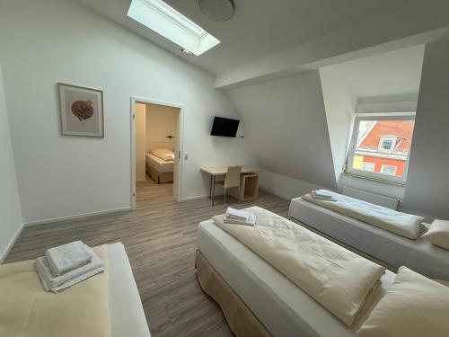 a room with two beds and a room with a window at Boutique-Hotel Goethe in Munich