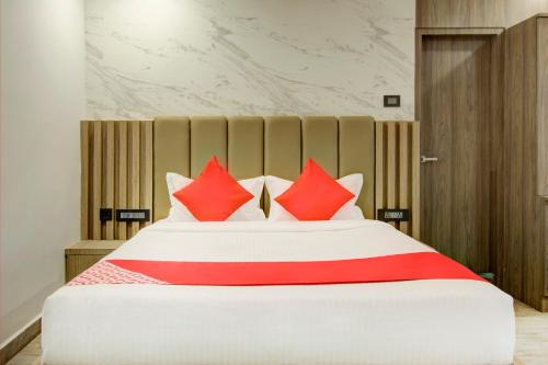 Katil atau katil-katil dalam bilik di Capital O V Hotel
