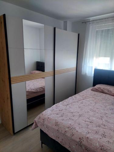 Postel nebo postele na pokoji v ubytování Apartman Sofia Doboj