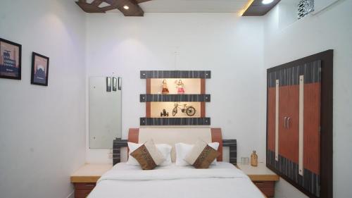 a bedroom with a large bed with aokedokedokedoked at Raahi - 3 Bedroom Flat Near Kashi Vishwanath in Varanasi