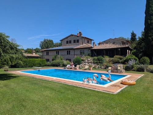 The swimming pool at or close to Casale Dolci Dimore