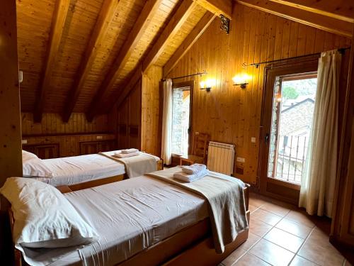 A bed or beds in a room at Casa Franch - L'Amfitriona