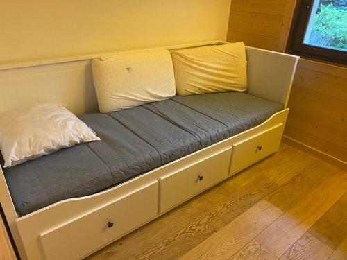 Ένα ή περισσότερα κρεβάτια σε δωμάτιο στο Appartement exceptionnel au Lavancher à chamonix