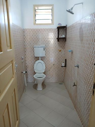 Koupelna v ubytování Fatnaish Apartment Mzungu