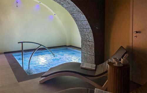 Πισίνα στο ή κοντά στο Lovely Apartment In Lubriano With Sauna