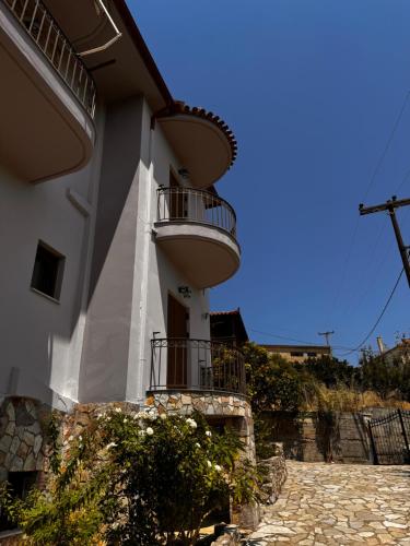 a building with a balcony on the side of it at Villa Gaia Navarino in Korifásion