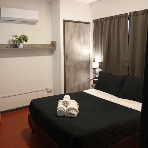 a bedroom with a bed with towels on it at Ciervo de Oro in Villa Carlos Paz