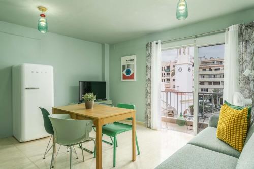 Los Cristianos Plaza, with air-conditioning