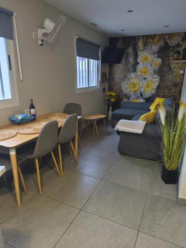 Central Apartment 4P Playa Chica Beach 2min WIFI