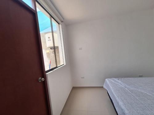 a bedroom with a bed and a window at casa completa huanchaco con estacionamiento EL REFUGIO SECRETO in Huanchaco