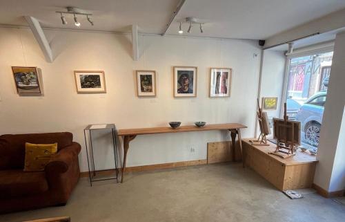 Gallery image of Galerie d'art Nakai - Hyper Center - By Primo in Tournus