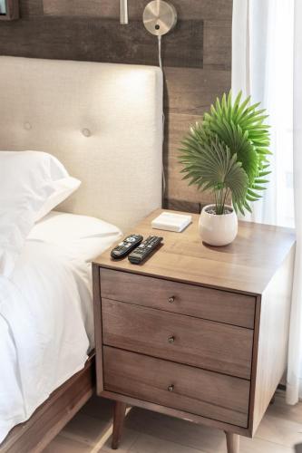 Ένα ή περισσότερα κρεβάτια σε δωμάτιο στο 2BR Biltmore Bliss Condo with Heated Pool, Hot Tub and More