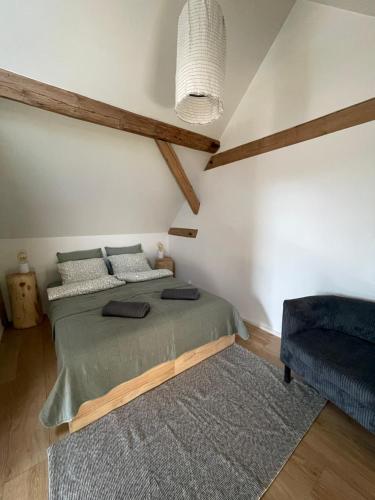 Ένα ή περισσότερα κρεβάτια σε δωμάτιο στο Apartament 2 Wiosła