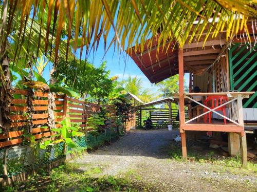 a resort with a tree house with a thatched roof at Cabaña Pichindé in Estación El Salto