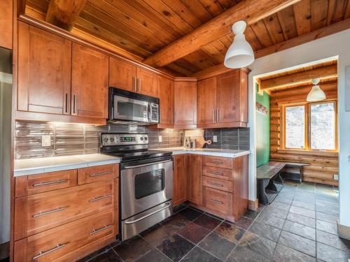 Fotografie z fotogalerie ubytování GRAND DUC - 5 BR Spa Mont Tremblant area v destinaci Labelle