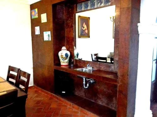 a bathroom with a sink and a mirror at Casa de Campo luciérnaga in San Miguel de Allende