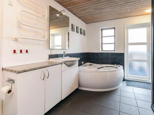 Fotografie z fotogalerie ubytování 17 person holiday home in Roslev-By Traum v destinaci Vester Grønning