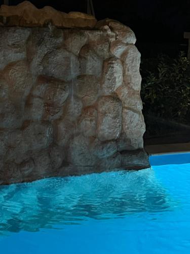 Palm Nest Villa with private pool in Chalkidikiの敷地内または近くにあるプール
