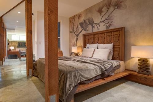a bedroom with a large bed with a wooden headboard at Open-Plan Gold Rush Suite In Central SF - Location and Luxury in San Francisco