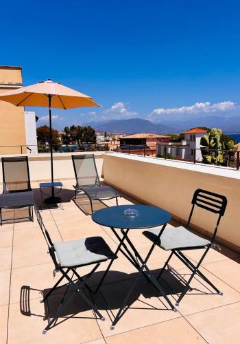 Balcon ou terrasse dans l'établissement Hôtel Villa Martini
