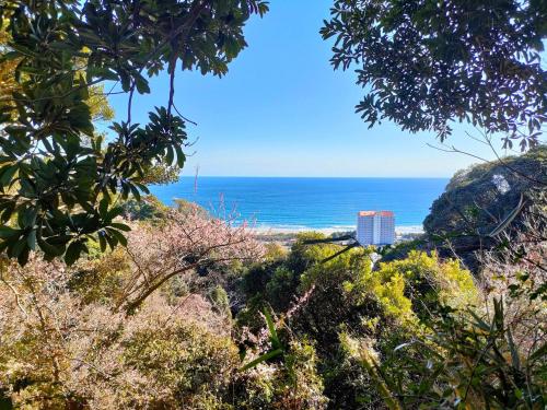 a view of the ocean from a hill at villa EDEN-Minamiboso- in Minamiboso