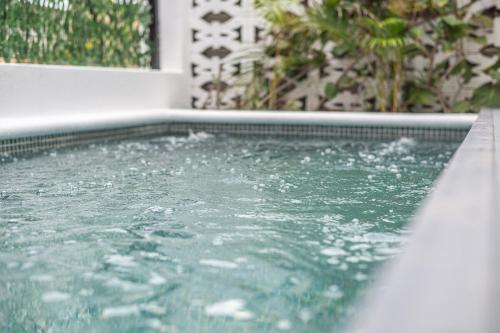 Πισίνα στο ή κοντά στο Japandi Tropical Stay