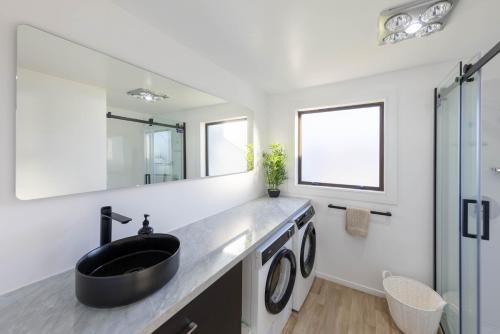 a bathroom with a sink and a mirror at Waterfront Cottage Bluff in Bluff