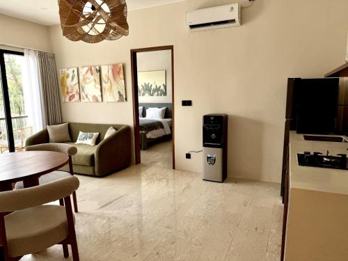 Ruang duduk di Stylish 1BR near Bingin Beach - Uluwatu Center