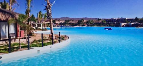 Bazén v ubytování DIAMANTE TOWER LAGOON & GOLF in CABO nebo v jeho okolí