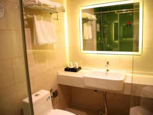 Ένα μπάνιο στο GreenTree Inn Heze Danxian Shangmaocheng Business Branch
