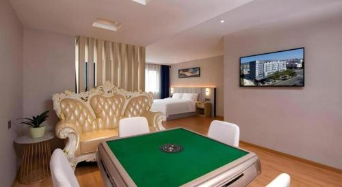 a room with a pool table in a hotel room at danfeng kelly hotel in Shenzhen