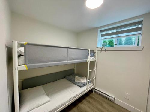 Кровать или кровати в номере Top choice 2-Bed 1-Bath Garden Suite