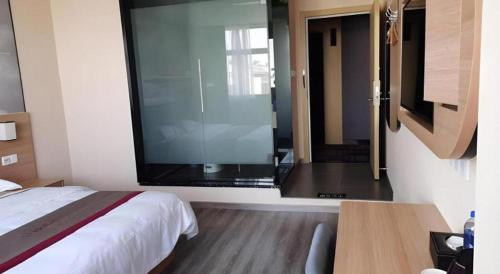 a bedroom with a bed and a large glass window at Thank Inn Hotel Jiangsu Wuxi High-Tech Zone Ruigang Pedestrian Street in Wuxi