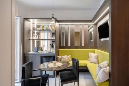 a living room with a yellow couch and a table at Cielo | Suite con Bagno e Cucina Condivisa – Centrale in Polignano a Mare