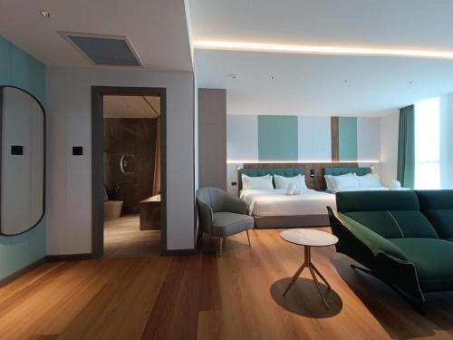 Гостиная зона в J HOTEL