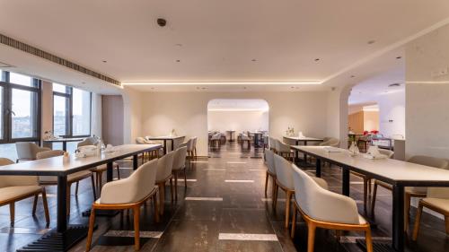 Guangzhou Baiyun Airport Orange Crystal Hotelにあるシーティングエリア
