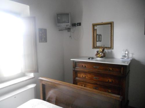 a bedroom with a dresser and a mirror at Tenuta Il Tresto in Poggibonsi