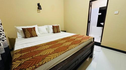 Una cama o camas en una habitación de Sigiri Nethu Home Stay