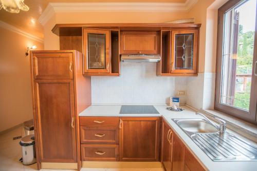 A kitchen or kitchenette at Apartments Leonarda