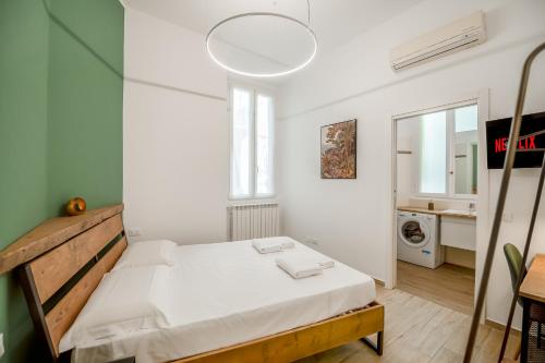 Entire apartment with Patio in the Isola Area