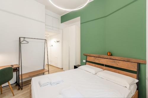 Entire apartment with Patio in the Isola Area