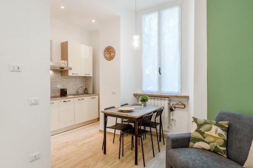 Entire apartment with Patio in the Isola Area
