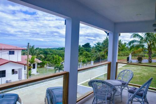 Un balcón o terraza en A touch of Hamptons in Fiji