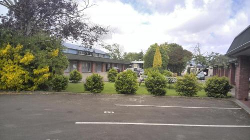 a parking lot in front of a building at Palmerston North Motel in Palmerston North