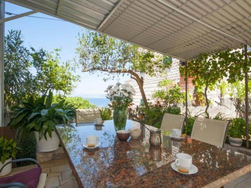 Apartments Mira -One Bedroom Apartment with Terrace and Sea View A1