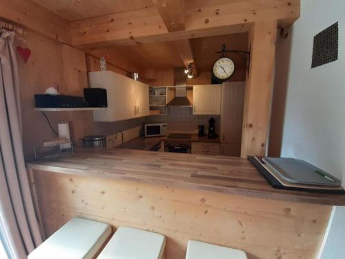 Una cocina o cocineta en Alpenglöckchen Comfortable holiday residence