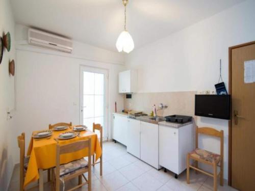 Apartments Boguvila - Two-Bedroom Family Apartment with Terrace A2 - ST
