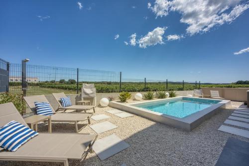 Rest Nest with Private Pool